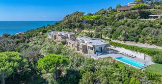 Moderne Villa mit Pool in Punta Ala, zu vermieten.