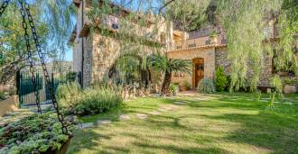 Die Villa im antiken Stil in Ventimiglia.