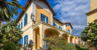 Zum Verkauf steht eine Villa am Meer in Santa Marinella.