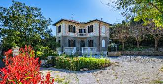 Villa mit Pool im Liberty-Stil in der Nähe von Livorno