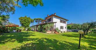 Premium-Villa auf dem Markt in Marina di Carrara