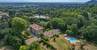 Villa mit Weinbergen in Lucca zu verkaufen