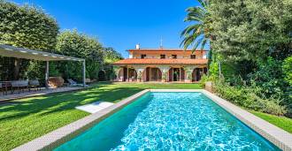Zu verkaufen: Luxuriöse Villa mit Garten am Meer in der Toskana