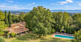 Villa mit Pool und Panoramablick in Rom zu verkaufen