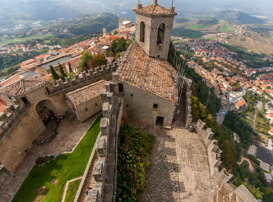 San Marino ist ein sehr kleines Land auf der Karte von Italien 2021