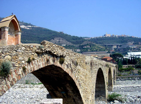 Arma di Taggi in Italien und seine 260 Meter lange Brücke 2021